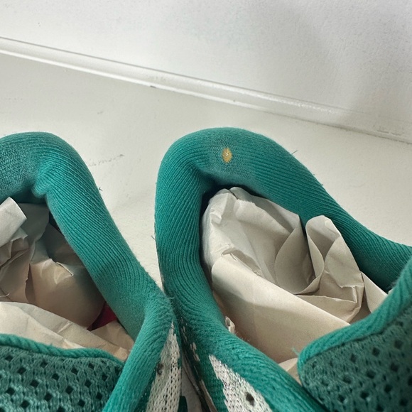 Brooks Revel 3 Ugly Christmas Sweater Running Shoes Snowman Green Mens - Size 11 - Picture 7 of 9